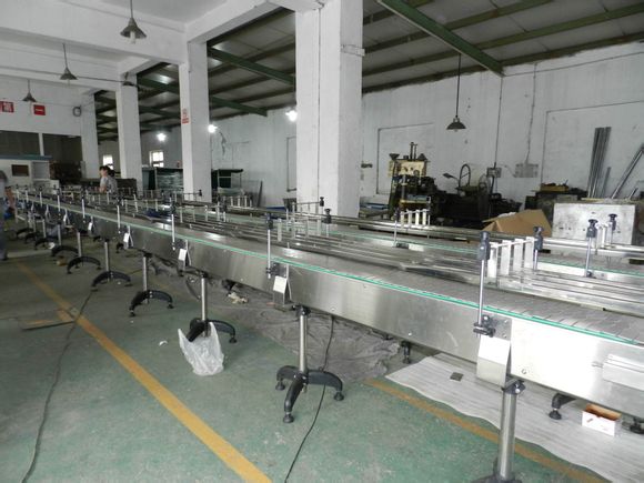 選購鏈板輸送機(jī)要注意鏈板輸送帶的選擇